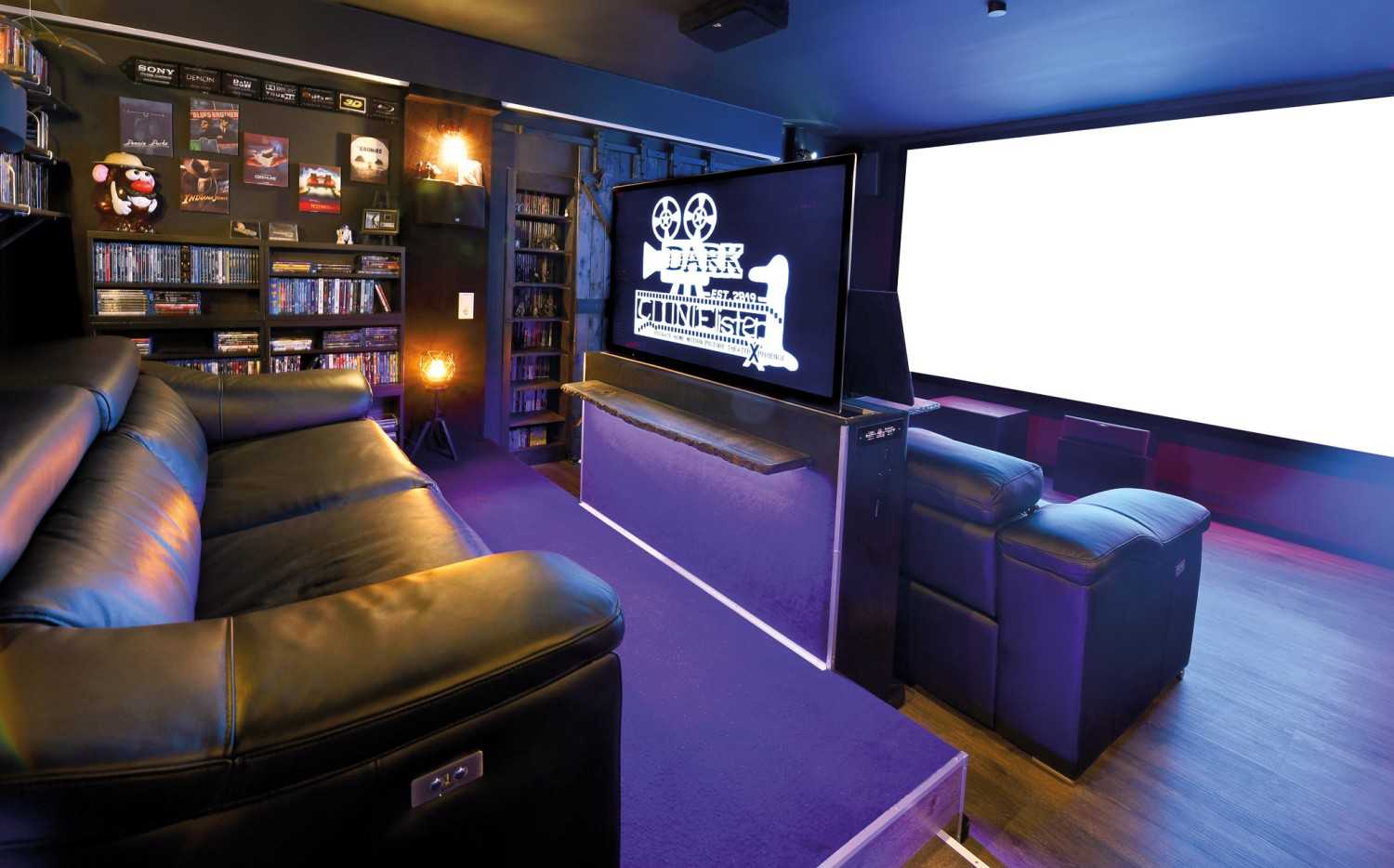 Ratgeber DARK CINEister: 9.1-Familien-Cinema mit XXL-Leinwand und 55-Zoll-TV für Gamingspaß - News, Bild 1